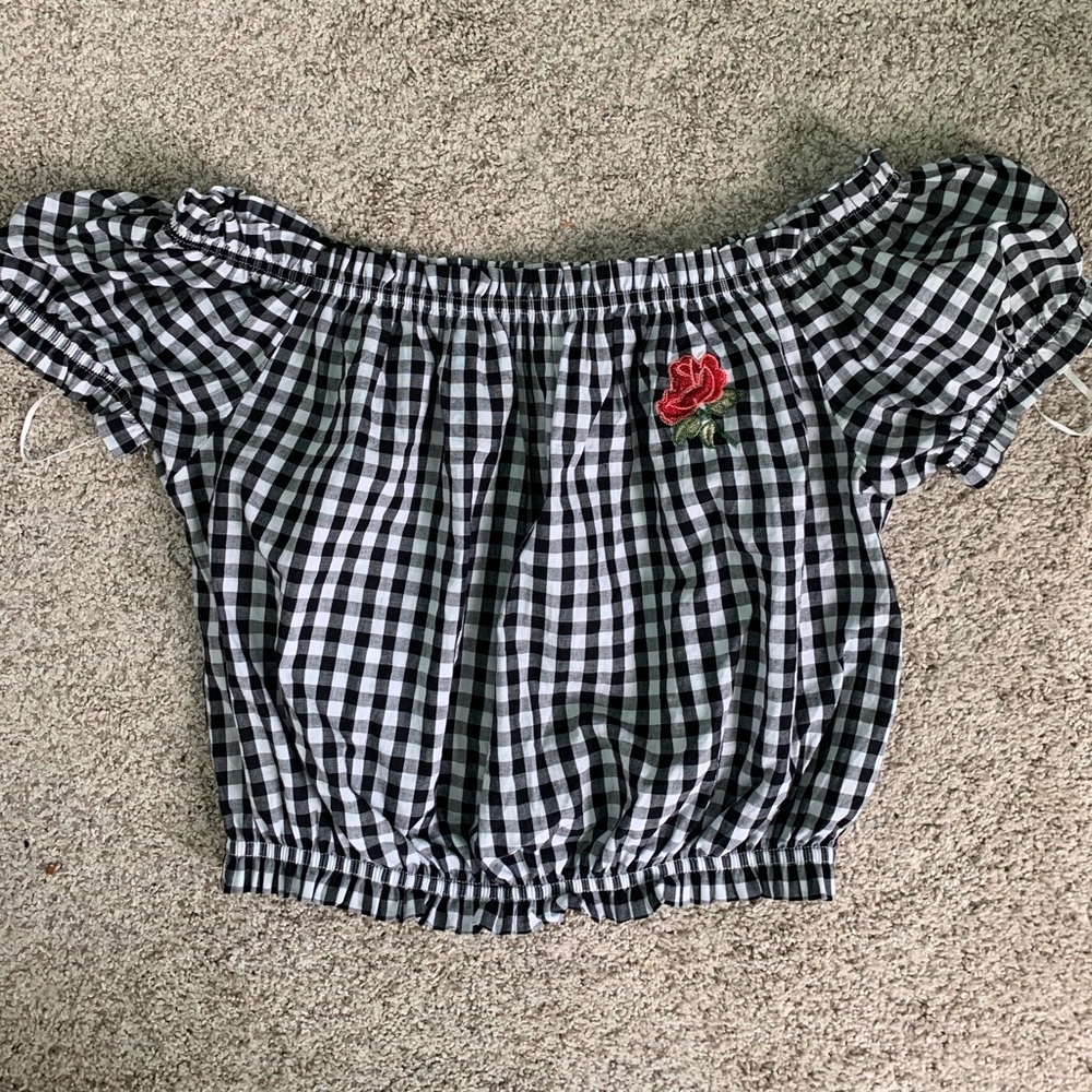 Off the shoulder gingham rose top!